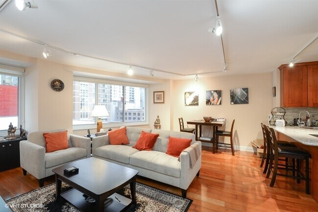 Photo - 211 E Ohio St Unidad 816