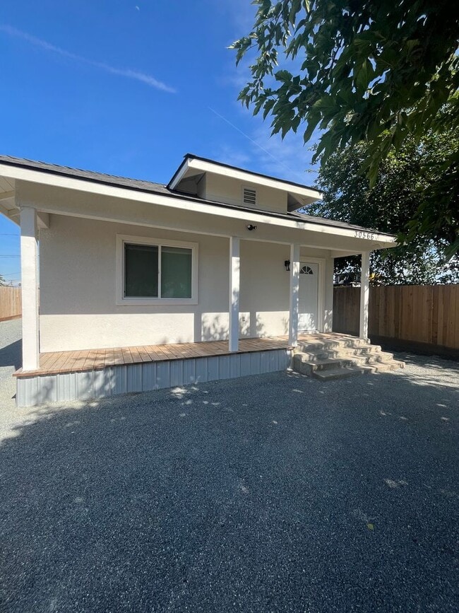 Building Photo - Newly Remodeled Home! MUST SEE!