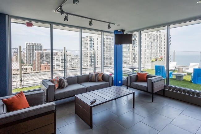 Photo - 5650 N Sheridan Rd