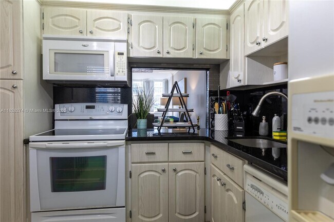 Photo - 3181 S Ocean Dr Unidad 603