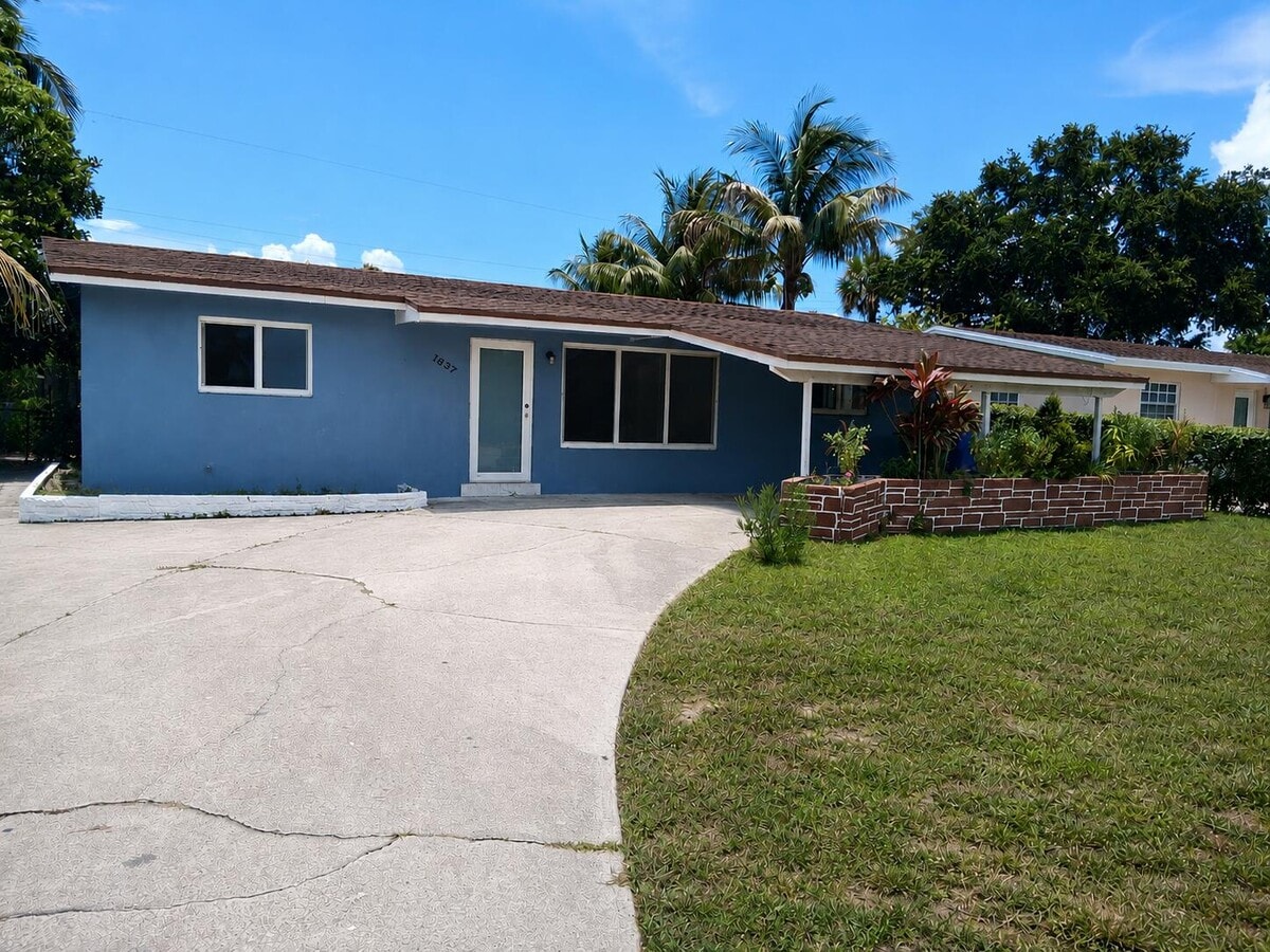 Photo - 1837 Gardenia Rd