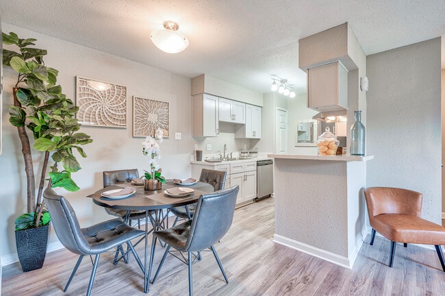 Photo - Del Sol Apartments