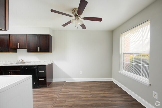2HAB, 1BA - 900 ft²
