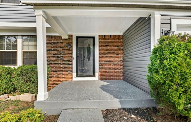 8472 Kingsley Dr