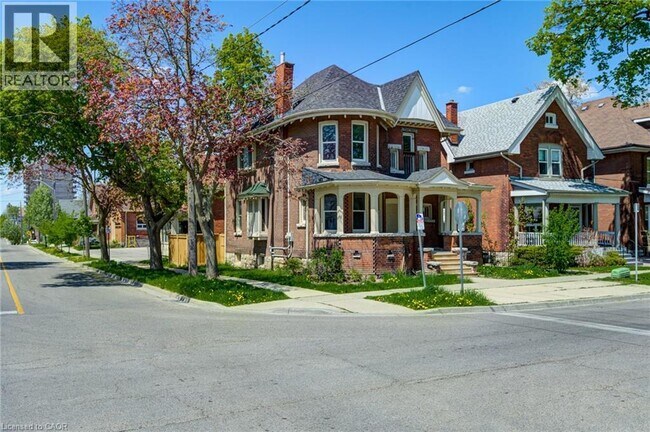 Photo - 200 Park Ave