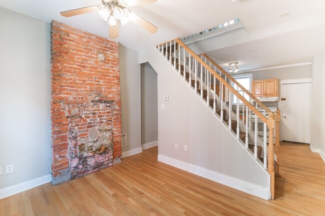 Building Photo - Three Bedroom Home in Graduate Hospital