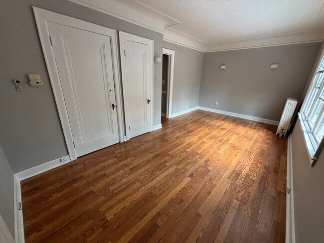 Photo - 884 Beaconsfield Ave