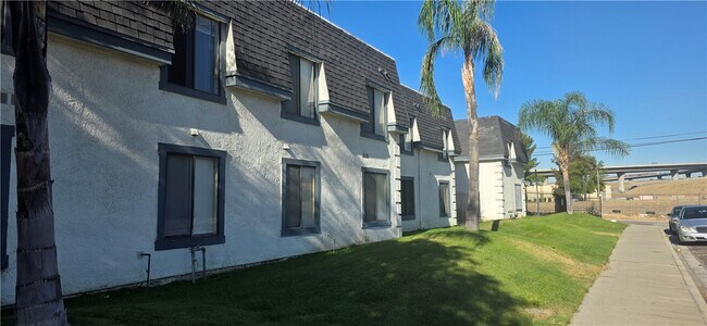1319 Oakwood Dr W Unit 11