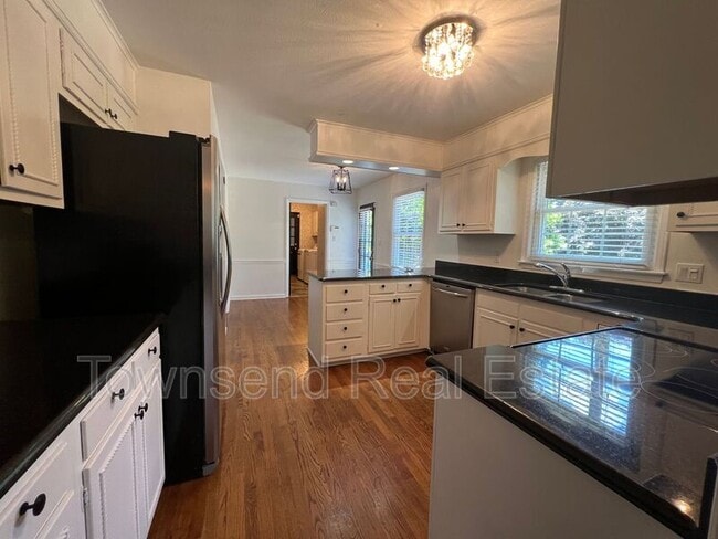 Photo - 2814 Mirror Lake Dr