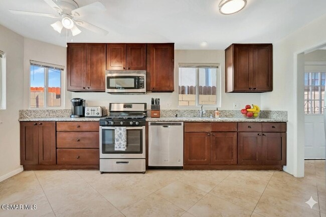 Photo - 7322 Lindley Ave