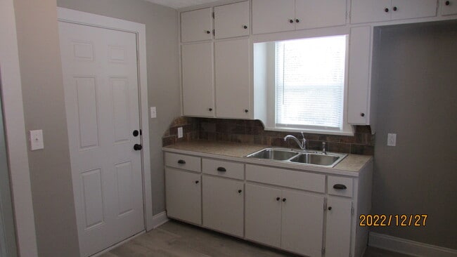 Kitchen - 2846 W Elm St Unit 2846 W. Elm