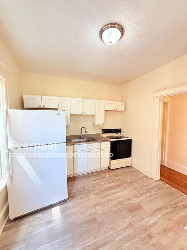 Photo - 981 E Grand Blvd