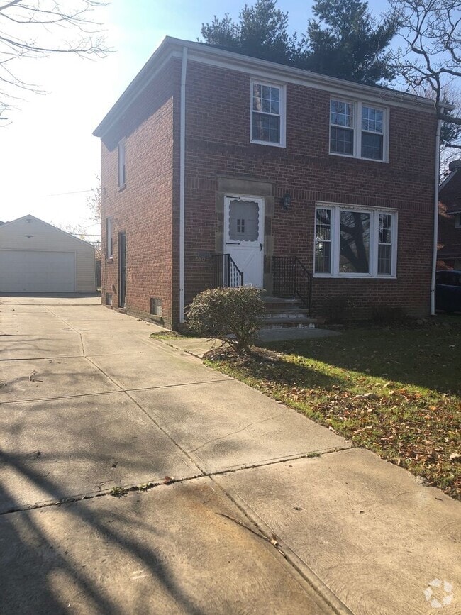 Building Photo - Check out this fully remodeled brick colon... Rental