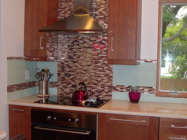 Photo - 570 Church Ave