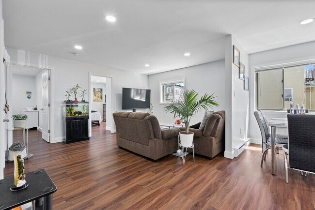 Photo - 165 Saratoga St Unit 2