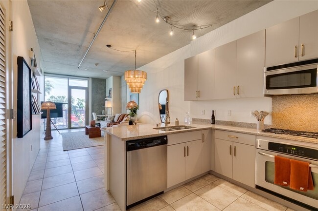 Building Photo - 353 E Bonneville Ave Unit 343