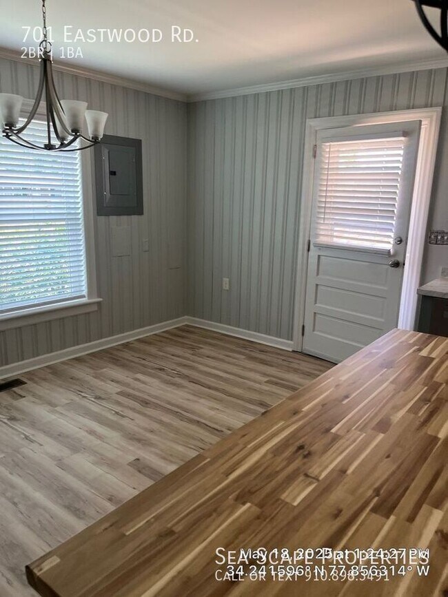 Photo - 701 Eastwood Rd