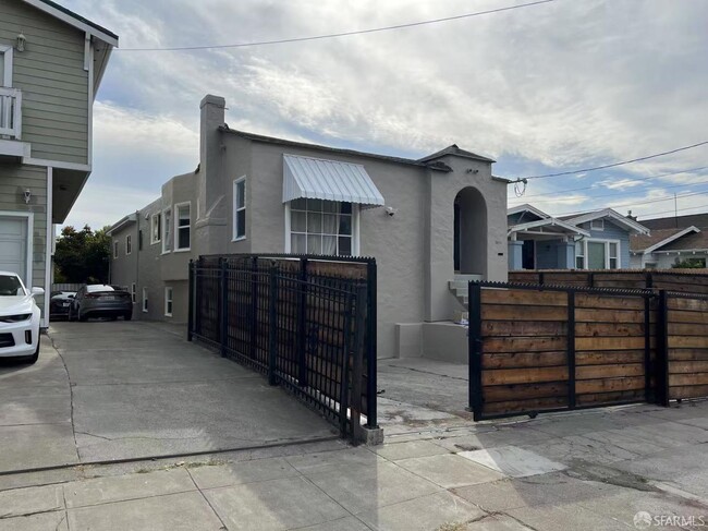 Building Photo - 2524 25th Ave Rental