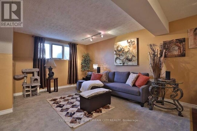 Photo - 213 Scott Rd