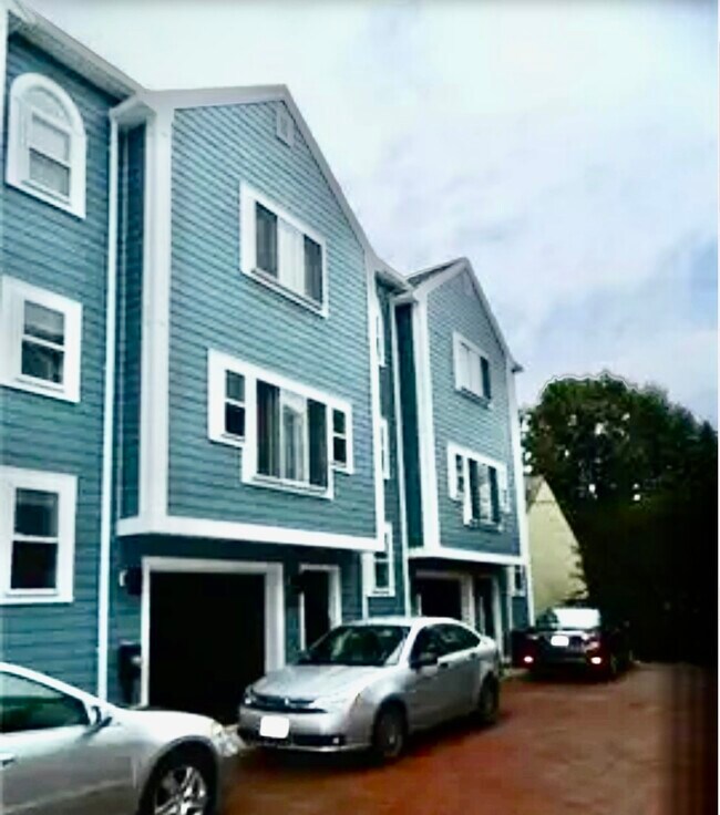 Photo - 327 W 4th St Townhome