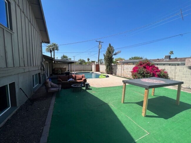 Photo - Amazing Tri-Level home close to ASU. Pool and 2 Car Garage