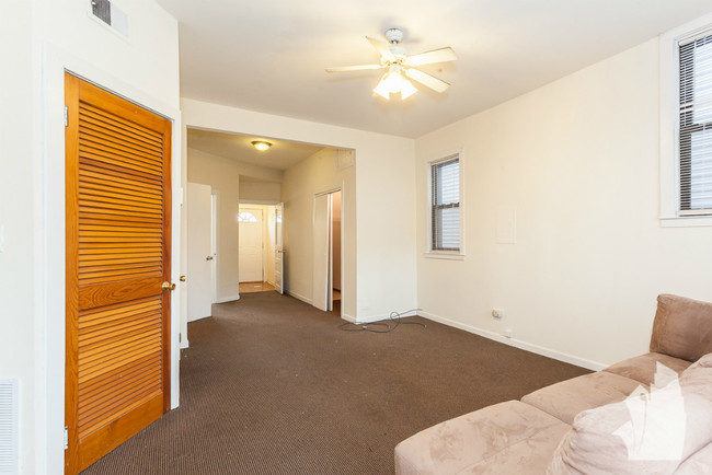 Photo - 2254 N Southport Ave Unidad 2