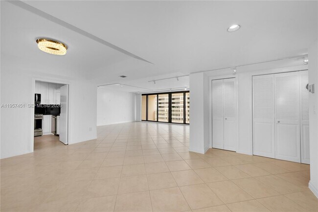 2 Grove Isle Dr
