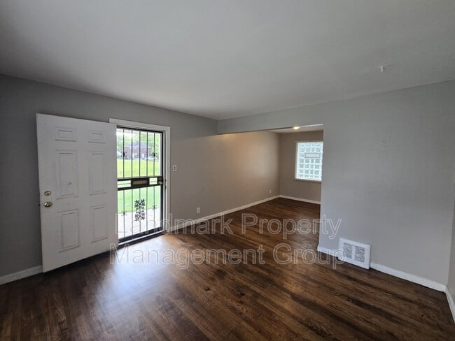 Photo - 9151 Mansfield St