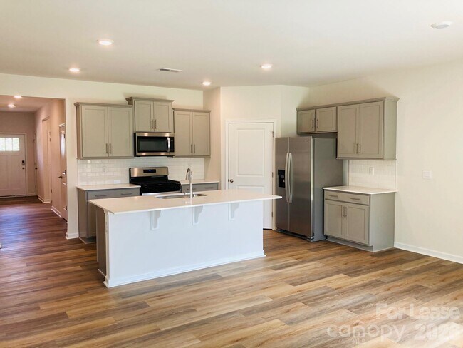 Photo - 3664 Mercer St