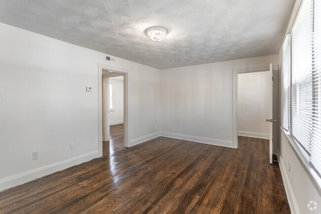 1BR,1BA,-650SF