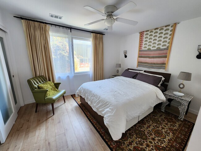 Photo - 2053 W 31st St