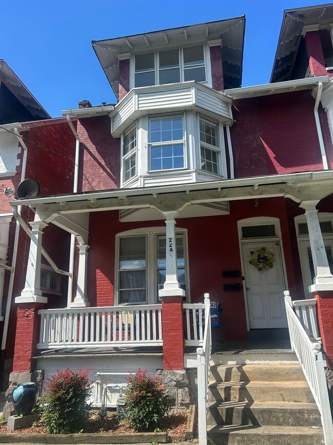 Building Photo - 224 S Ann St Unit 2 Rental