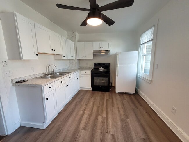 Photo - 565 W Market St Unit Apt 2