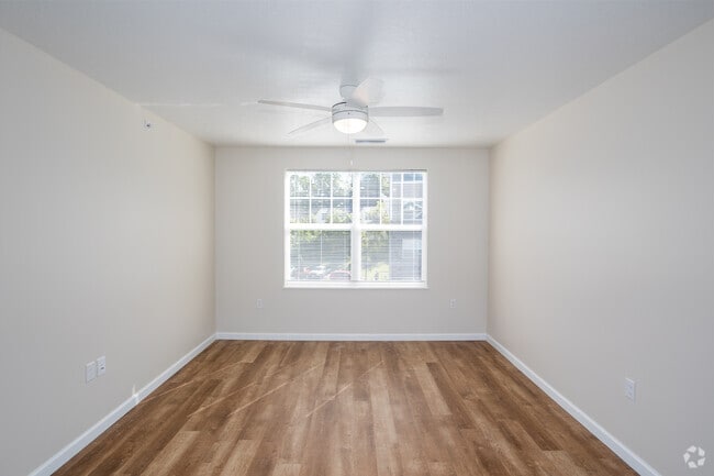 1BR, 1BA - 650SF - Living Room
