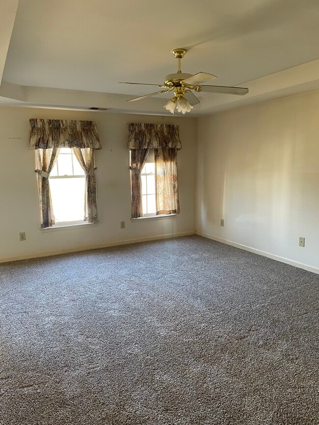 master bedroom - 208 Cambridge Plz