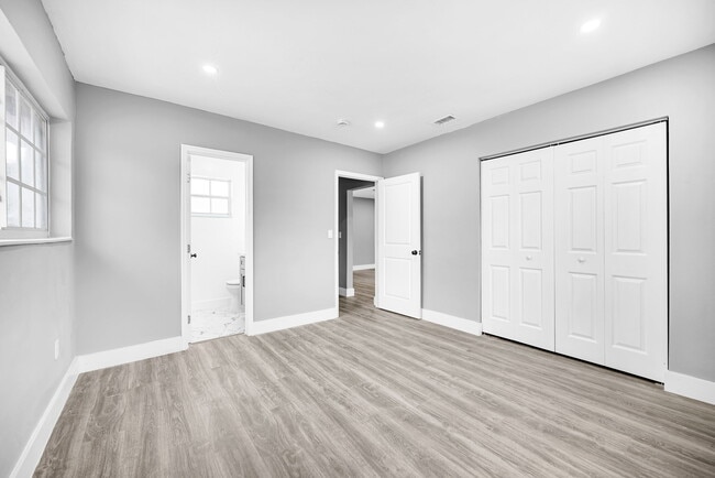 Photo - 643 NE 149th St