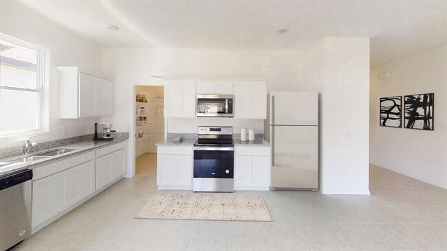 Photo - 474 Hennepin Lp