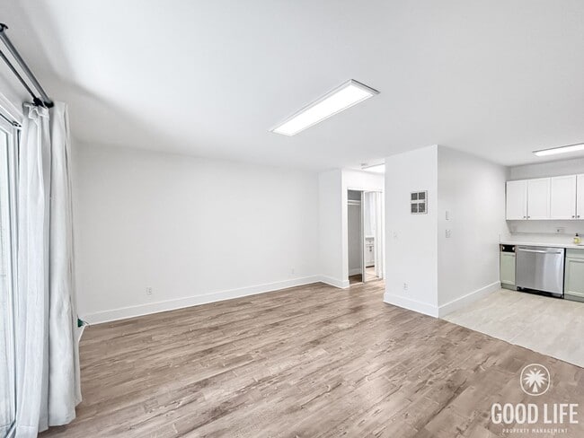 Building Photo - Great Studio Available for Rent in Mission Hills! Unit 6