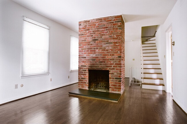 Photo - 6415 Howe St