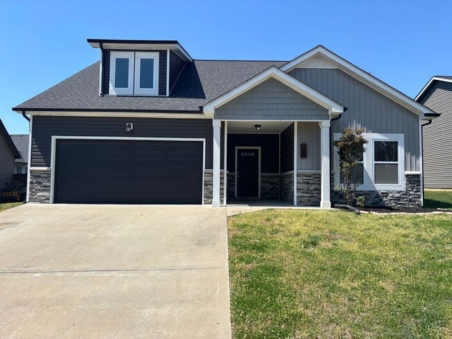 Building Photo - Spacious 4 Bedroom Home in Sango