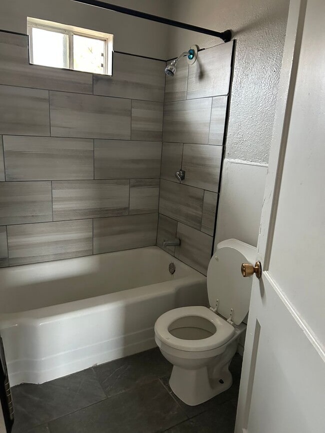 Photo - 901 Columbia St Unidad 406 W 9th