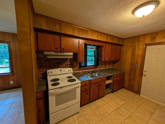 Photo - 3 Bedroom, 1.5 Bath Home with HVAC & Fence...