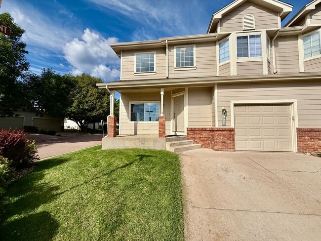 Building Photo - Beautiful 2 Bedroom Townhome- Minutes from...