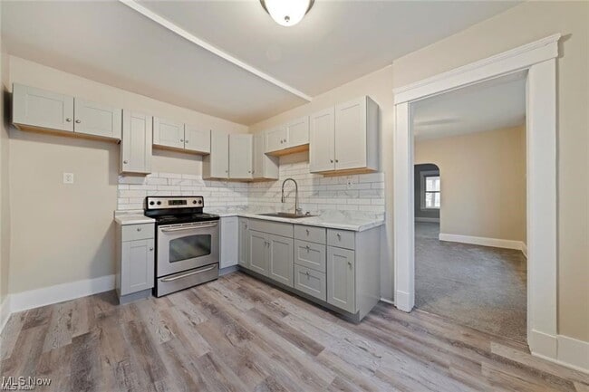 Building Photo - 2016 W 85th St Unit Down Rental