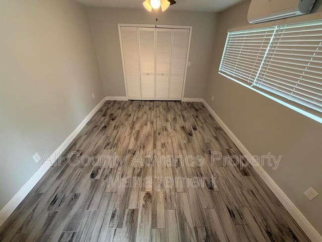 Photo - 2320 Surrey Ln