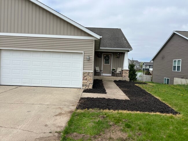 Building Photo - 44237 136th AVe