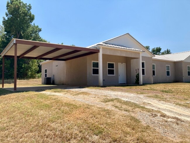 Building Photo - 230 CR 122