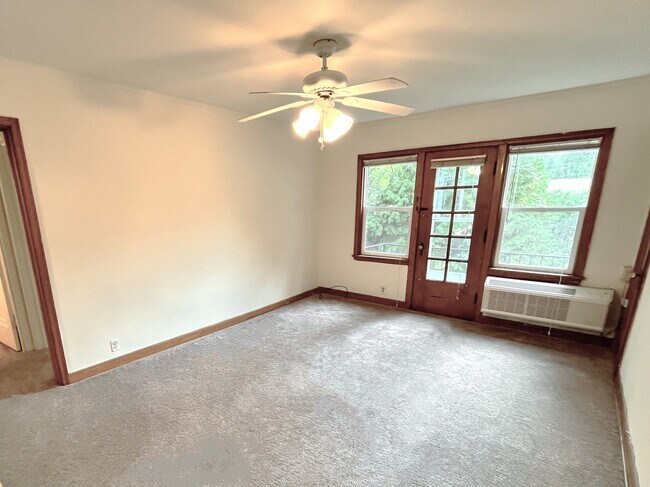 Living Room - 2609 University Ave Apartments Unit 3