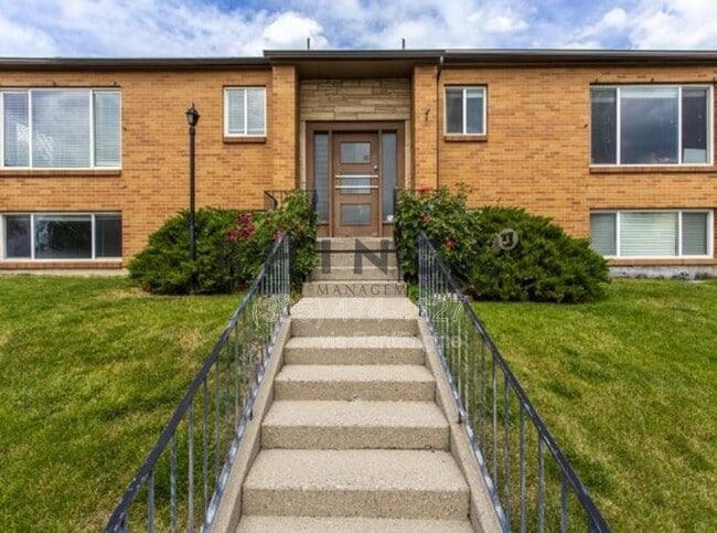 Photo - 615 Grand St E Unit 1