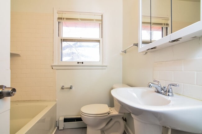 Photo - 314 Knox Ave N Unit 3 (318)